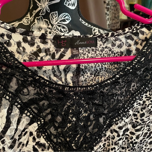 Heart and Soul NEW Size Small Women’s Blouse Butterfly Sleeves - Picture 2 of 7